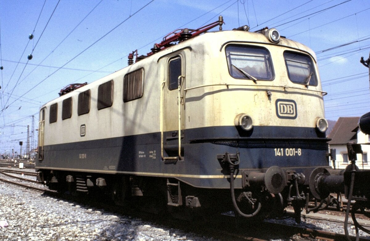 141 001-8 in Treuchtlingen am 09.05.1981.