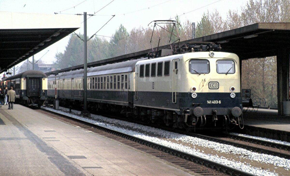 141 403-0 in Braunschweig am 28.04.1988.