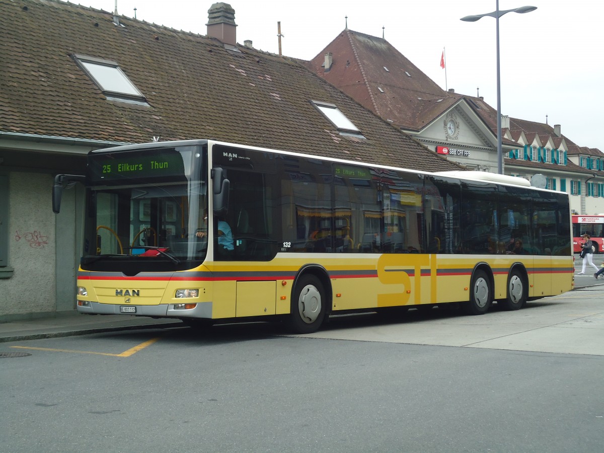 (141'463) - STI Thun - Nr. 132/BE 801'132 - MAN am 3. September 2012 beim Bahnhof Thun