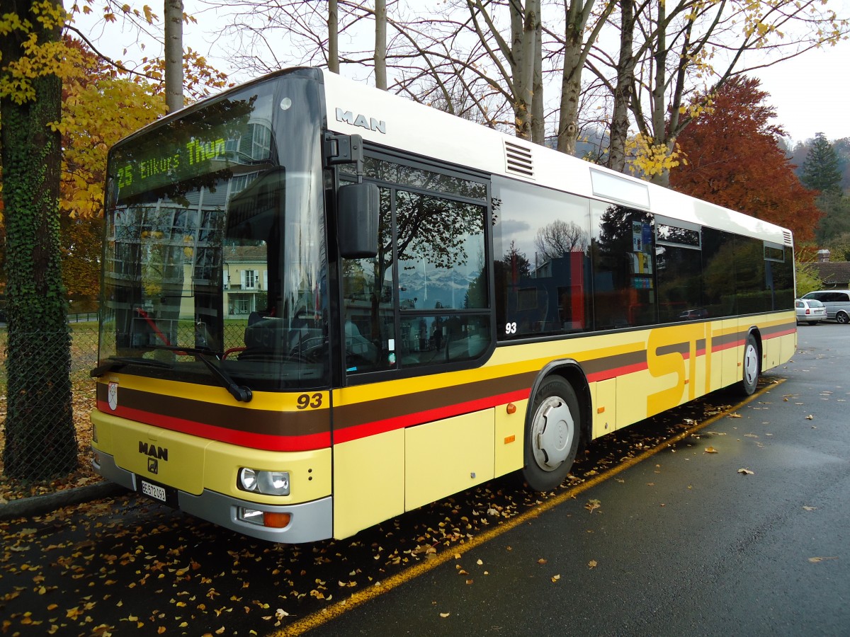 (142'196) - STI Thun - Nr. 93/BE 572'093 - MAN am 10. November 2012 bei der Schifflndte Thun