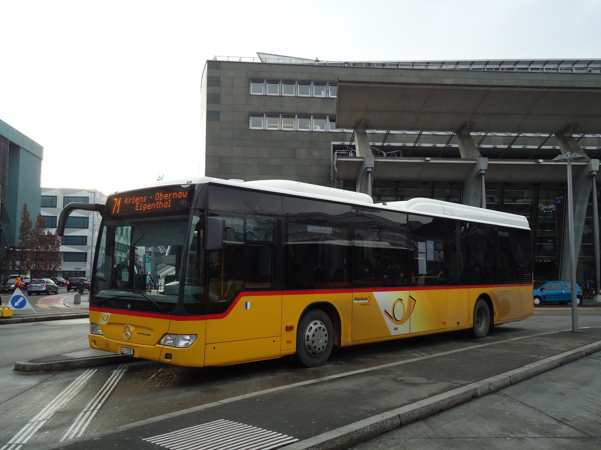 (142'969) - Bucheli, Kriens - Nr. 30/LU 15'587 - Mercedes am 5. Januar 2013 beim Bahnhof Luzern