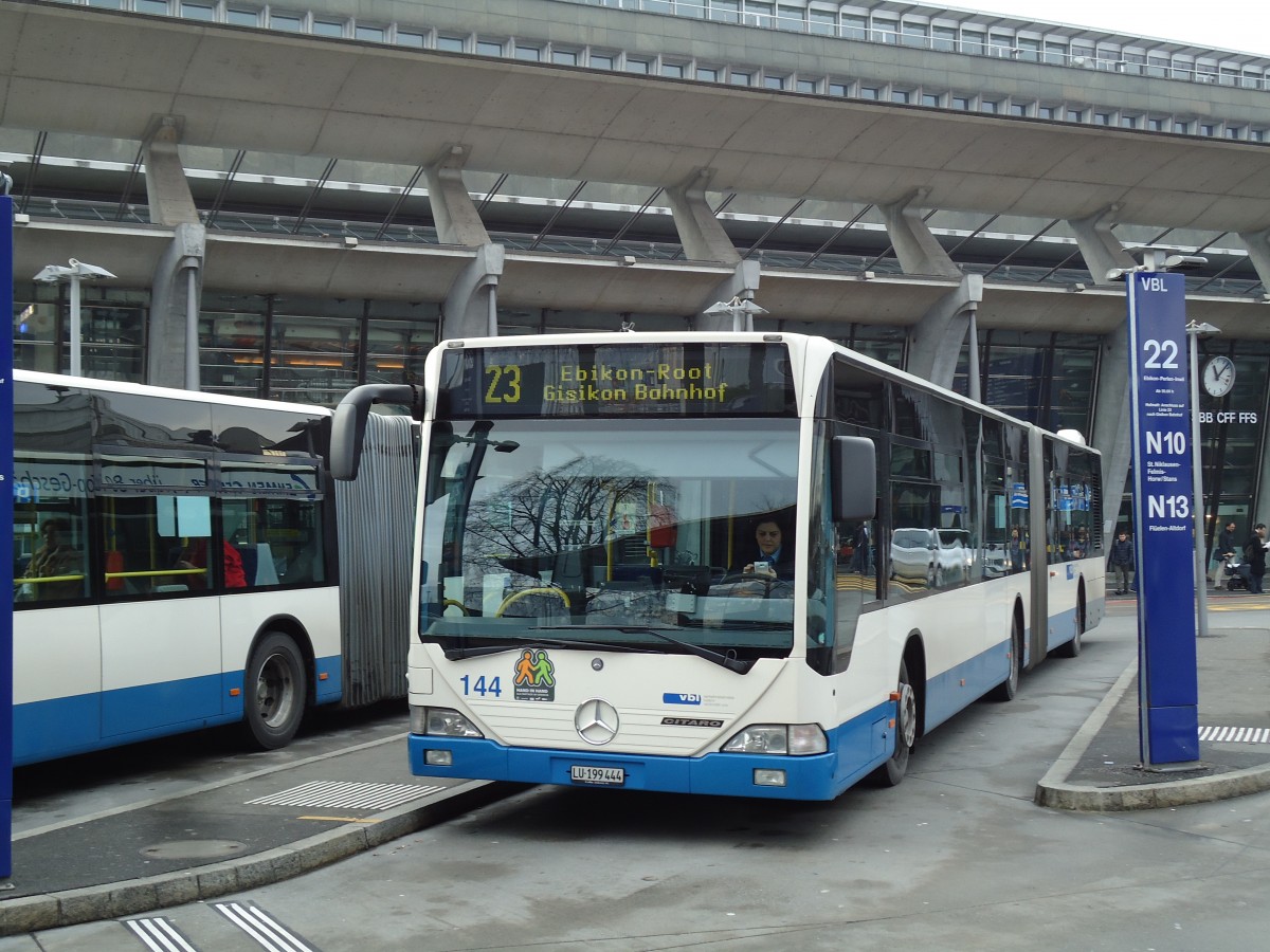 (142'971) - VBL Luzern - Nr. 144/LU 199'444 - Mercedes am 5. Januar 2013 beim Bahnhof Luzern