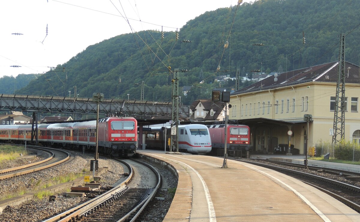 143 195-6; ICE 1 und 143 882-9 in Geislingen Steige am 20.09.2012.