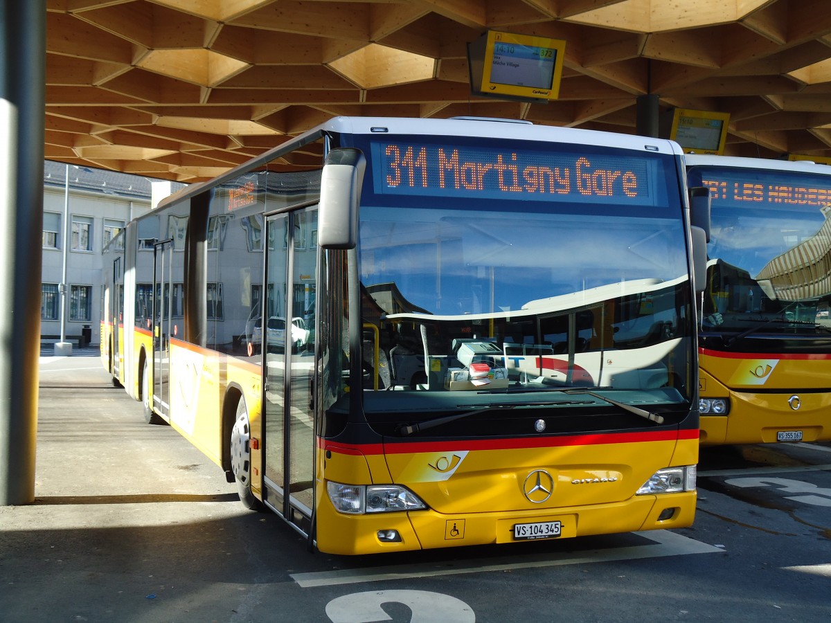 (143'144) - Buchard, Leytron - VS 104'345 - Mercedes am 3. Februar 2013 beim Bahnhof Sion