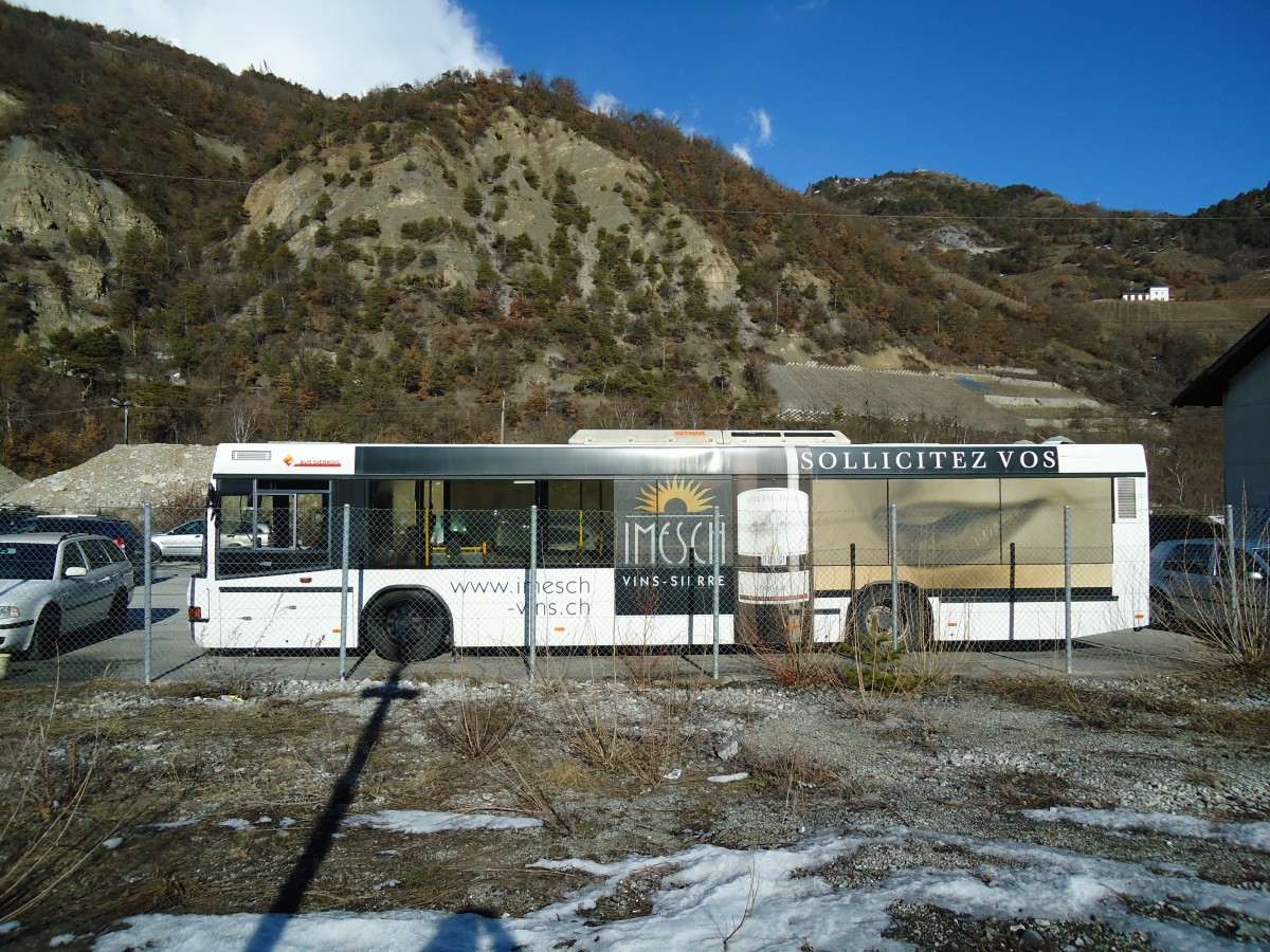 (143'158) - BS Sierre - Neoplan am 3. Februar 2013 beim Bahnhof Leuk