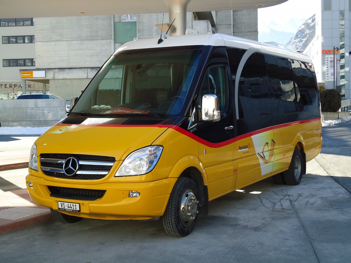 (143'185) - Autotour, Visp - VS 4411 - Mercedes am 10. Februar 2013 beim Bahnhof Visp