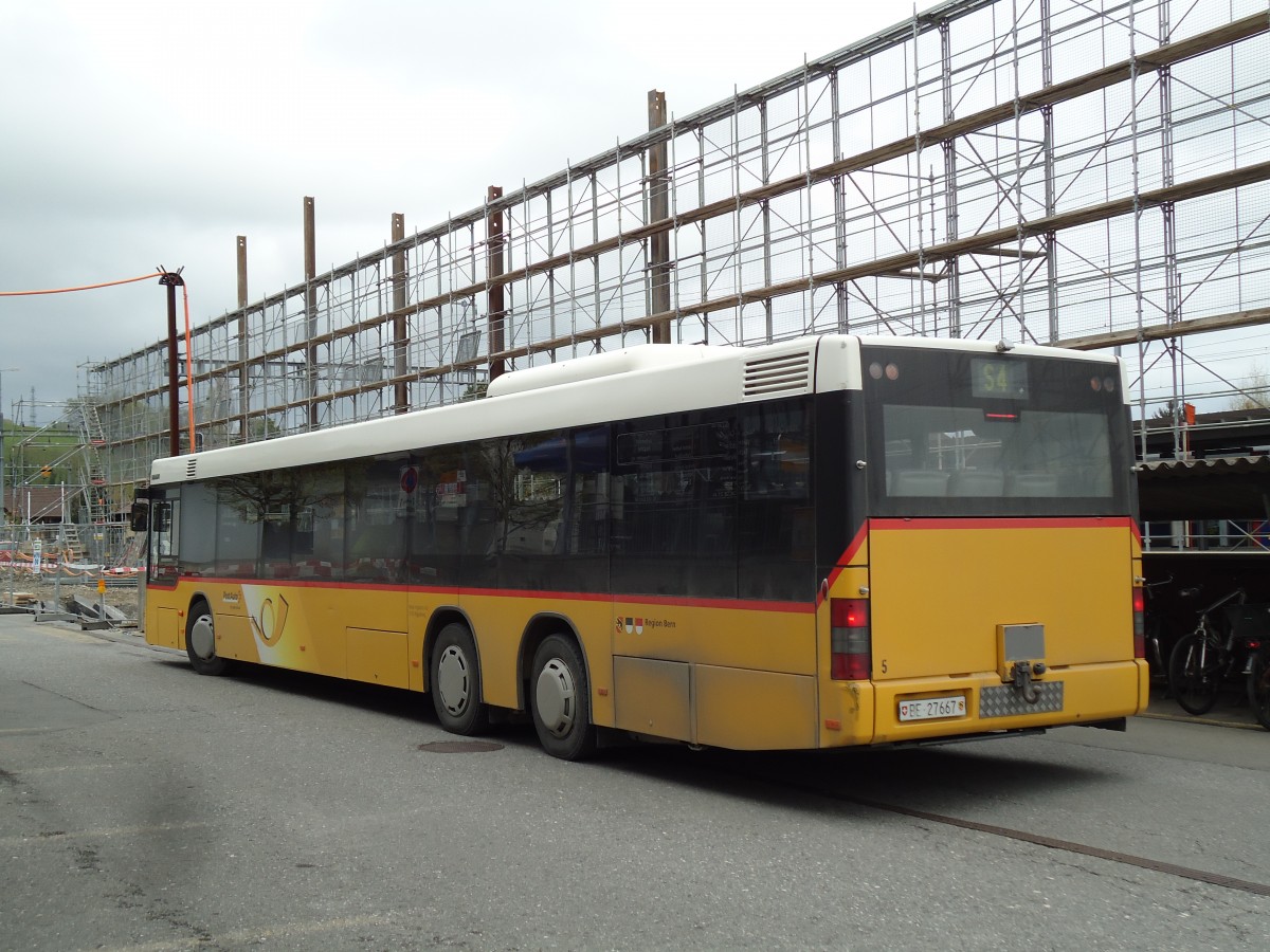 (143'920) - Engeloch, Riggisberg - Nr. 5/BE 27'667 - MAN (ex Nr. 13) am 28. April 2013 beim Bahnhof Uetendorf