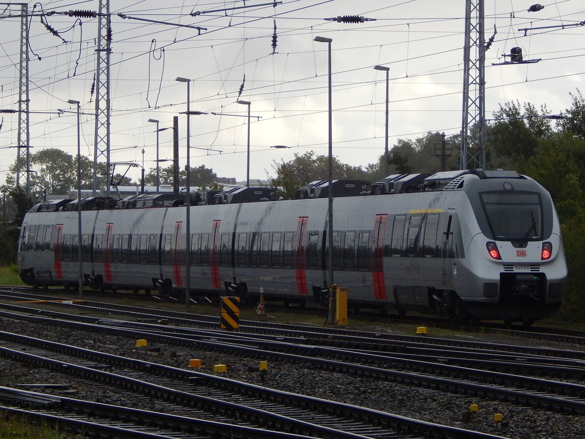 1442 310 in den Abelio Farben, abgestelt in Rostock.