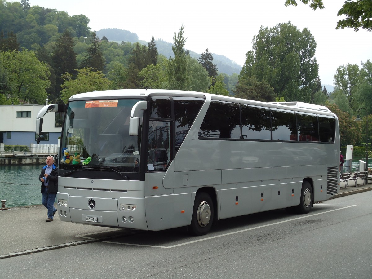 (144'783) - Nax Excursions, Nax - VS 176'718 - Mercedes am 2. Juni 2013 bei der Schifflndte Thun