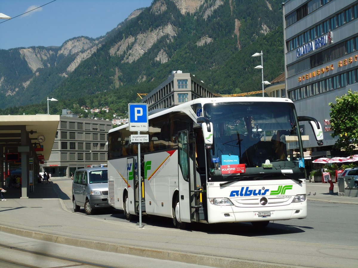 (145'266) - Albus, Zrich - Nr. MZ5087/ZH 738'921 - Mercedes am 17. Juni 2013 beim Bahnhof Chur