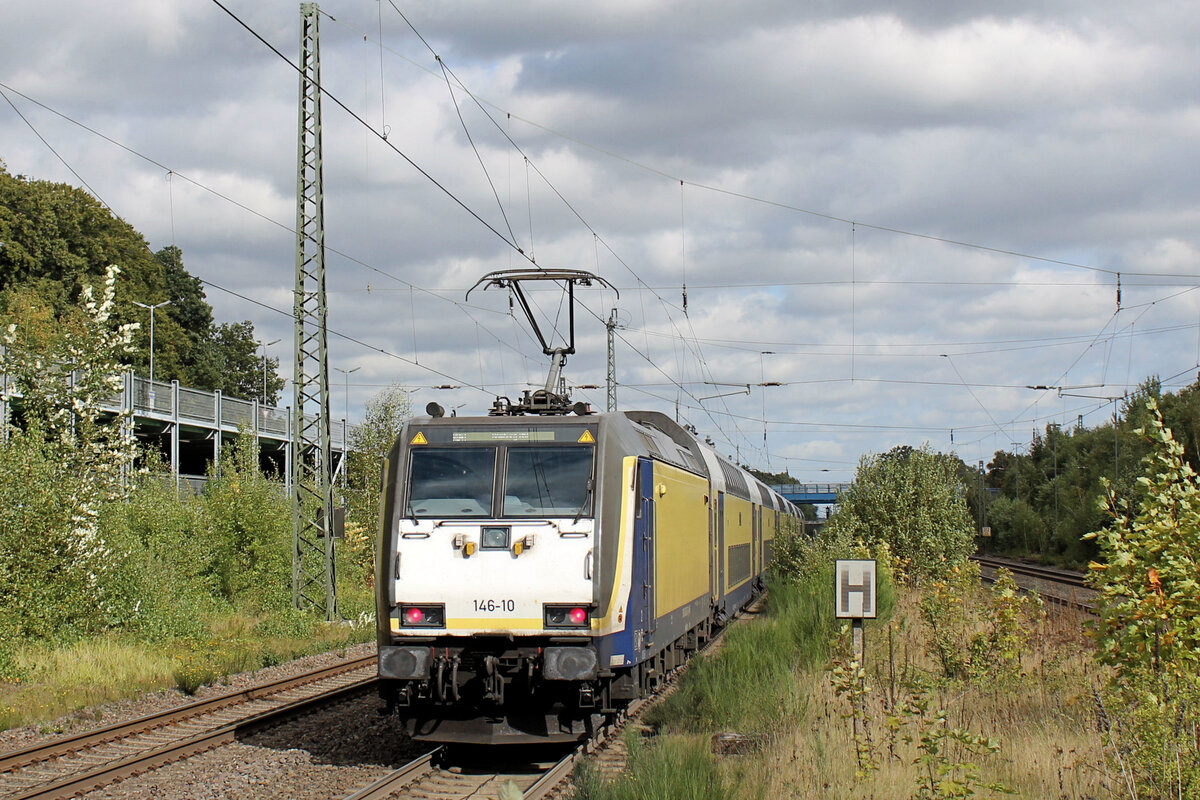 146-10 verlässt am 21.09.2025 den Tostedter Bahnhof und macht sich auf den Weg nach Hamburg.