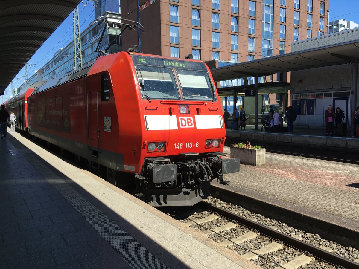 146 113 am 30.04.17 in Freiburg mit einem Re nach Offenburg.