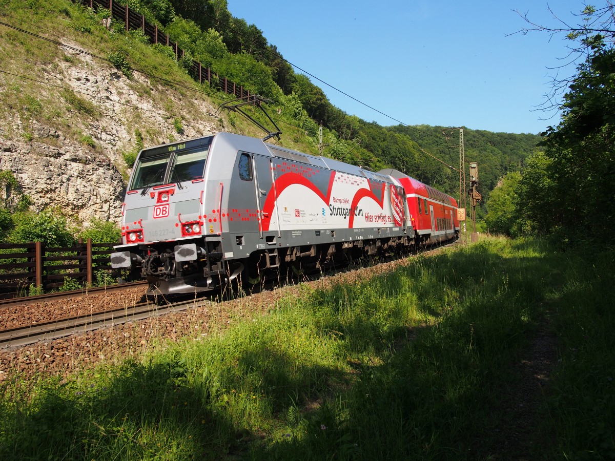 146 227-4 auf der Geislinger Steige am 22.06.2014. Die 146 227-4 trägt die Werbung für die Neubaustrecke Ulm-Stuttgart.