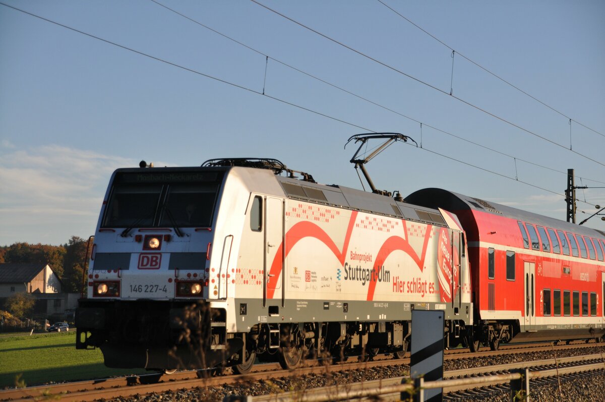 146 227-4 mit Werbung für die Neubaustrecke Stuttgart - Ulm in Hinterdenkental am 19.10.2012. Die Lok ist inzwischen umstationiert und von der Folie befreit.