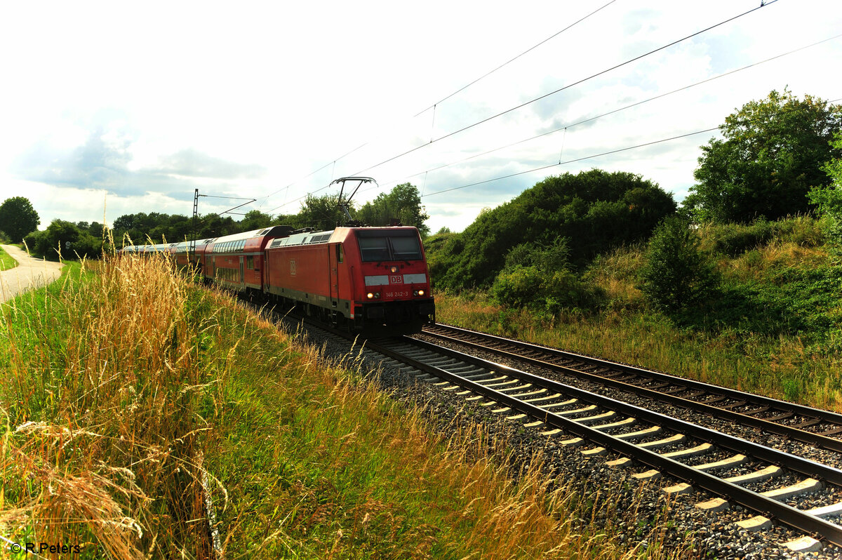 146 242-3 zieht den RE50 4865 N�rnberg - M�nchen bei P�llin gen S�den. 16.07.23