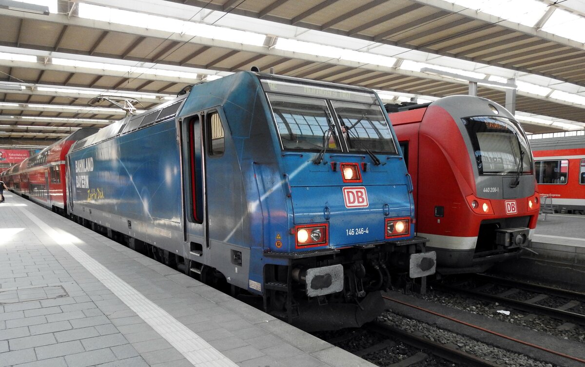 146 246-4 und 440 206-1 in München Hbf am 09.06.2019.