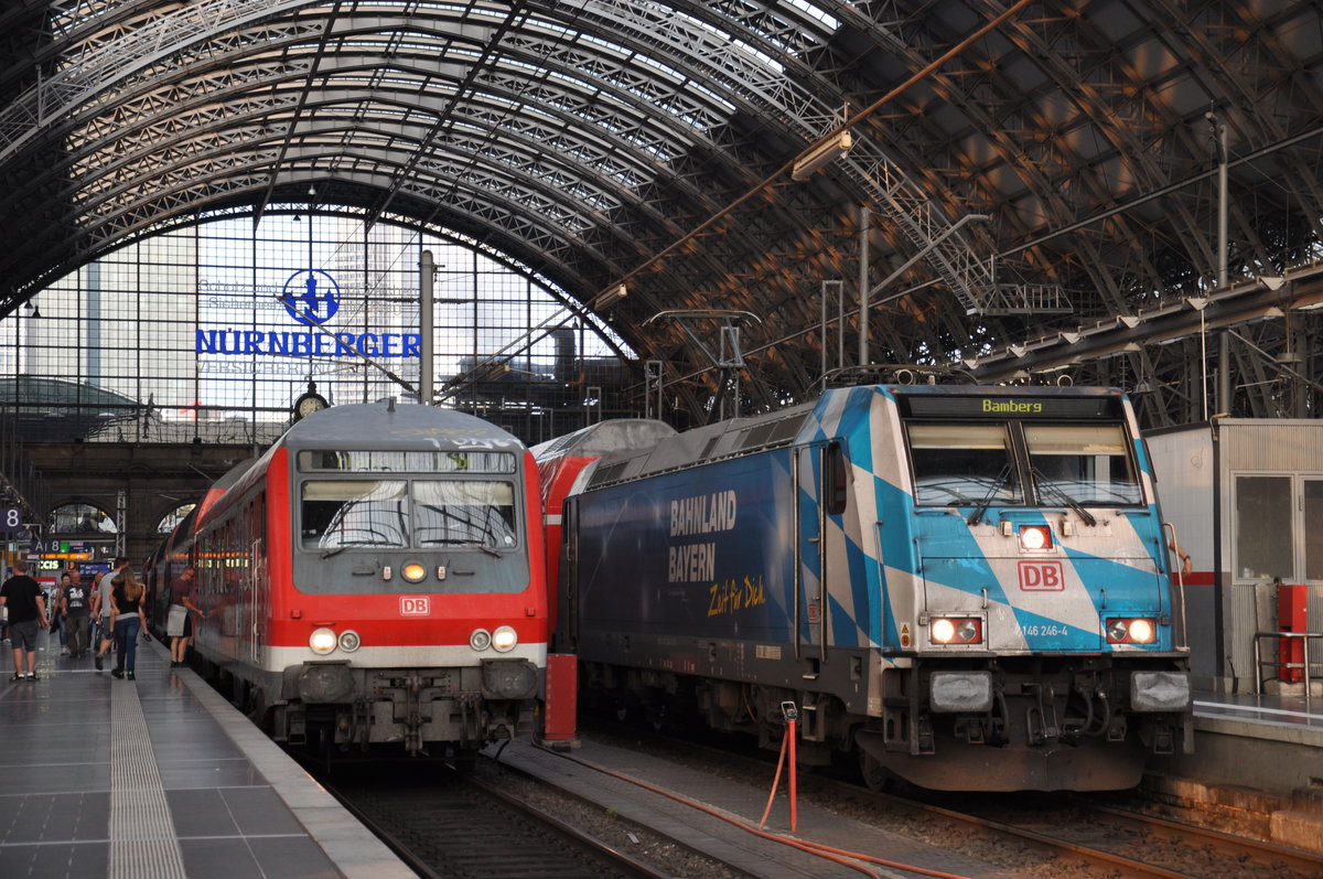 146 246-4 als RE54 nach Bamberg wartet zusammen mit einer RE50-Garnitur nach Fulda am 26.08.2017 auf die Abfahrt aus dem Frankfurter Hbf. 