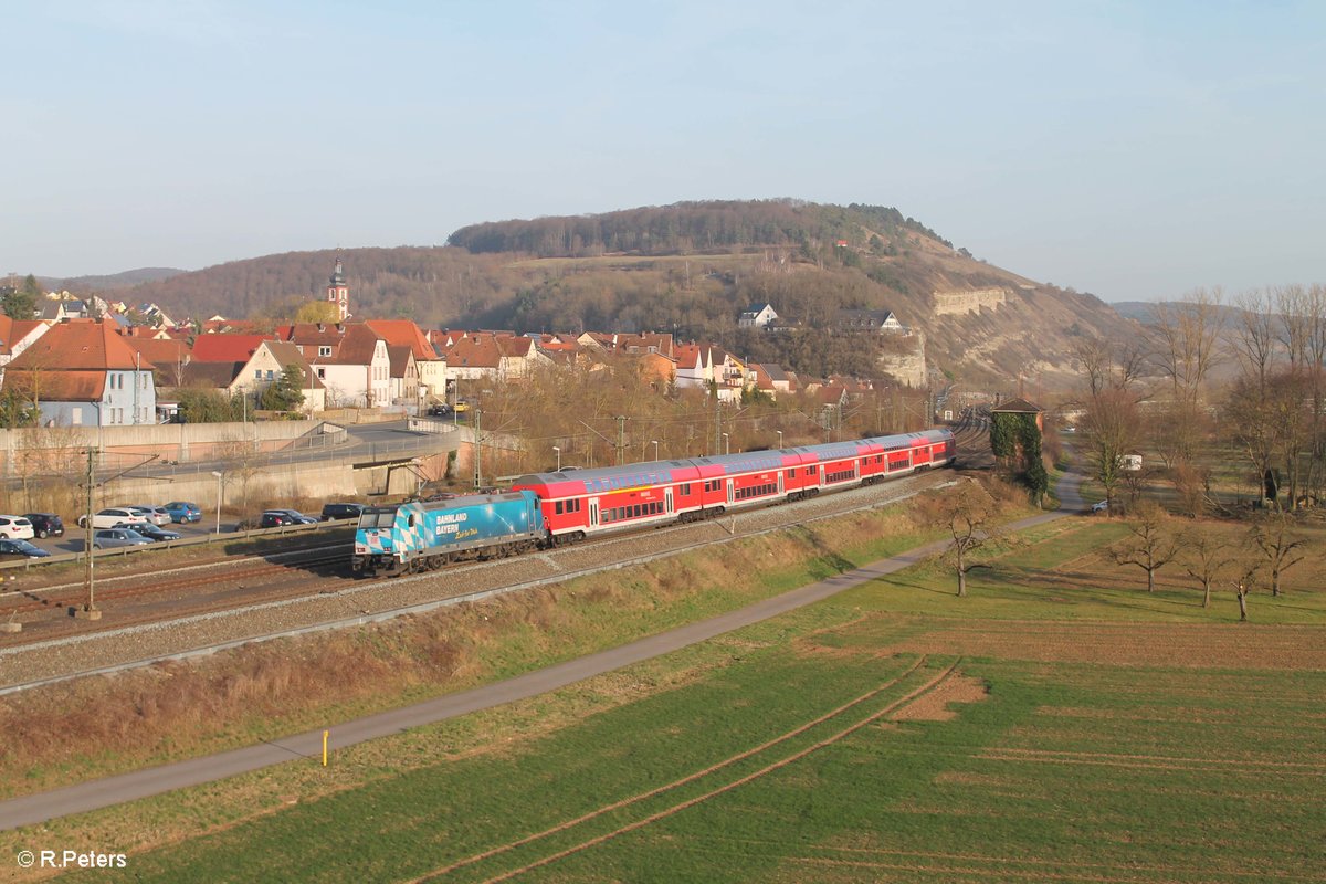146 246-4 schiebt den RE 4617 Frankfurt/Main - Bamberg und verl�sst Retzbach-Zellingen 16.03.17