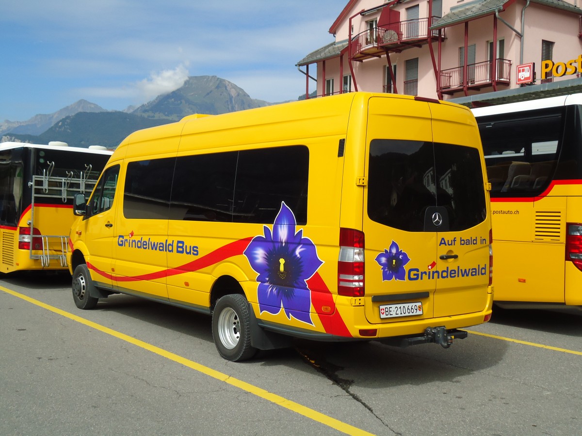 (146'993) - AVG Grindelwald - Nr. 10/BE 210'669 - Mercedes (ex Loretan, Inden) am 2. September 2013 in Meiringen, Postautostation