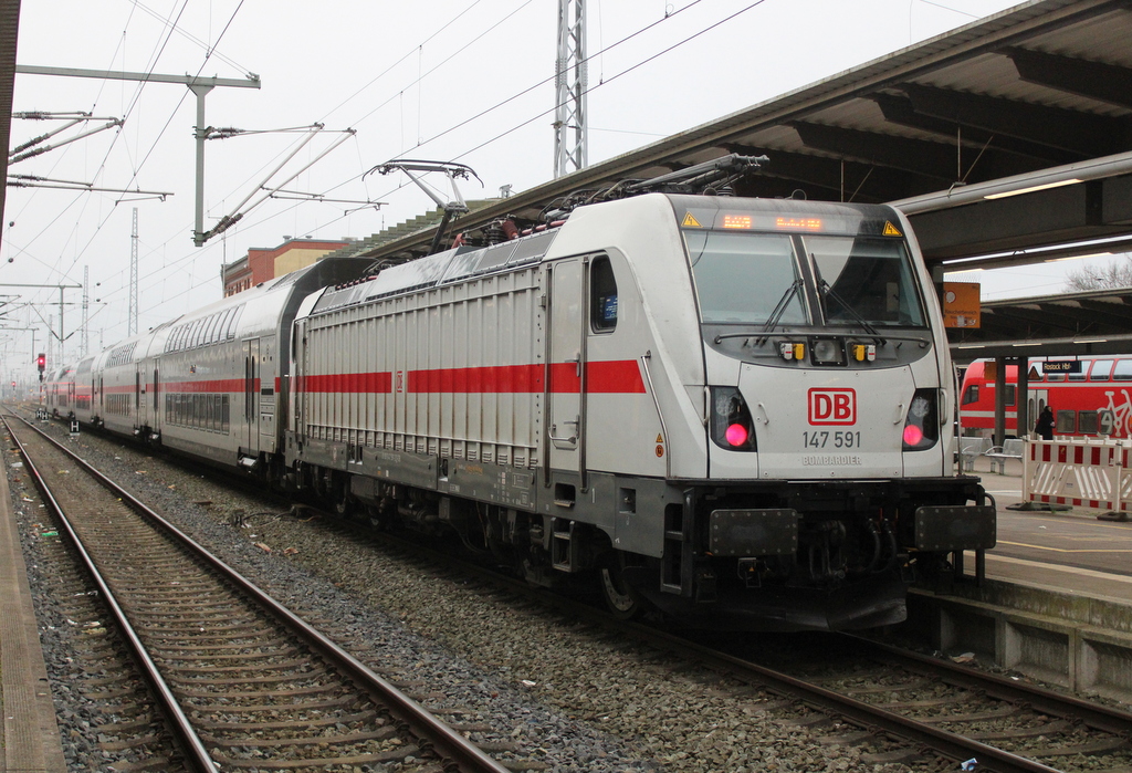147 591-2 stand am 22.12.2025 mit IC 2274 aus Dresden Hbf im Rostocker Hbf.