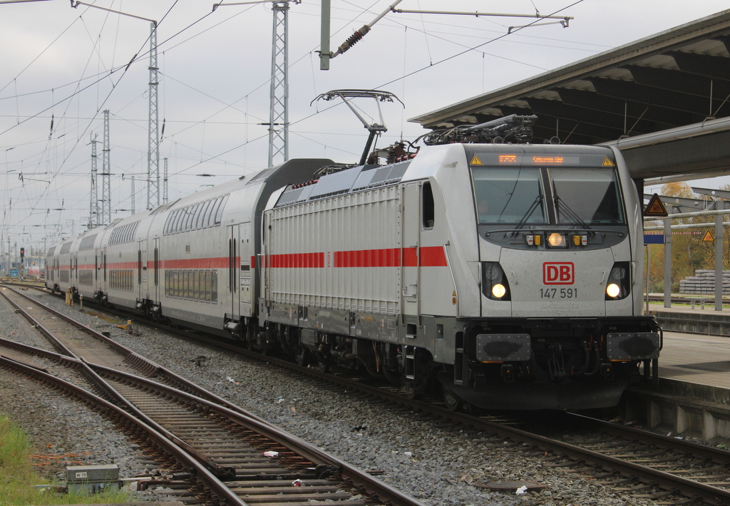 147 591 mit IC 2575(Rostock-Schwerin)bei der Bereitstellung am 01.11.2024 im Rostocker Hbf.