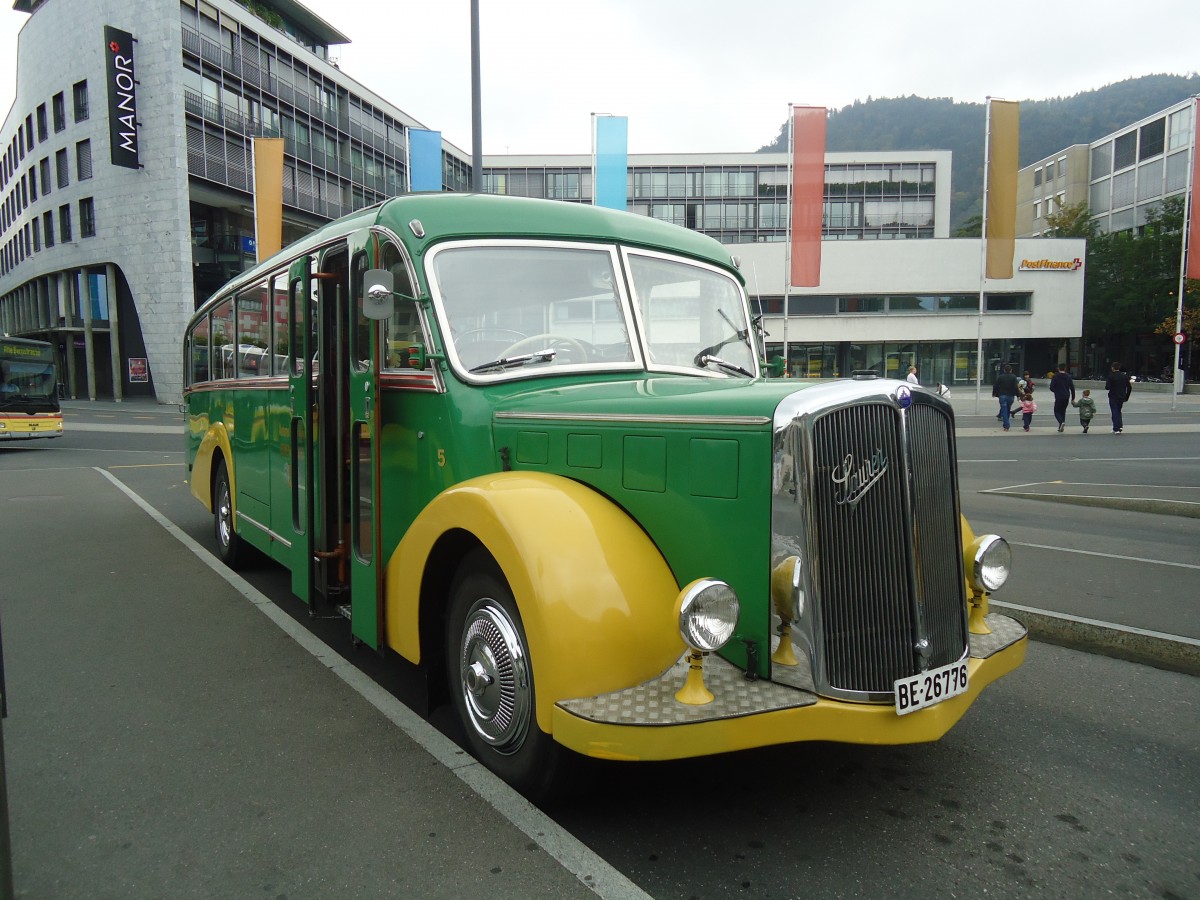 (147'414) - STI Thun - Nr. 15/BE 26'776 - Saurer/Gangloff (ex AvH Heimenschwand Nr. 5) am 29. September 2013 beim Bahnhof Thun