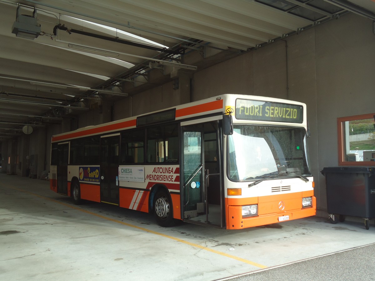 (147'796) - AMSA Chiasso - Nr. 6/TI 40'266 - Mercedes (ex Vorfhrfahrzeug) am 6. November 2013 in Balerna, Rimessa