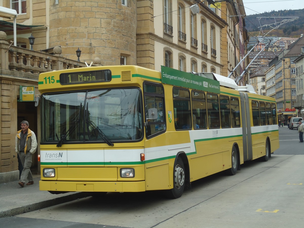 (148'004) - transN, La Chaux-de-Fonds - Nr. 115 - NAW/Hess Gelenktrolleybus (ex TN Neuchtel Nr. 115) am 8. November 2013 in Neuchtel, Place Pury