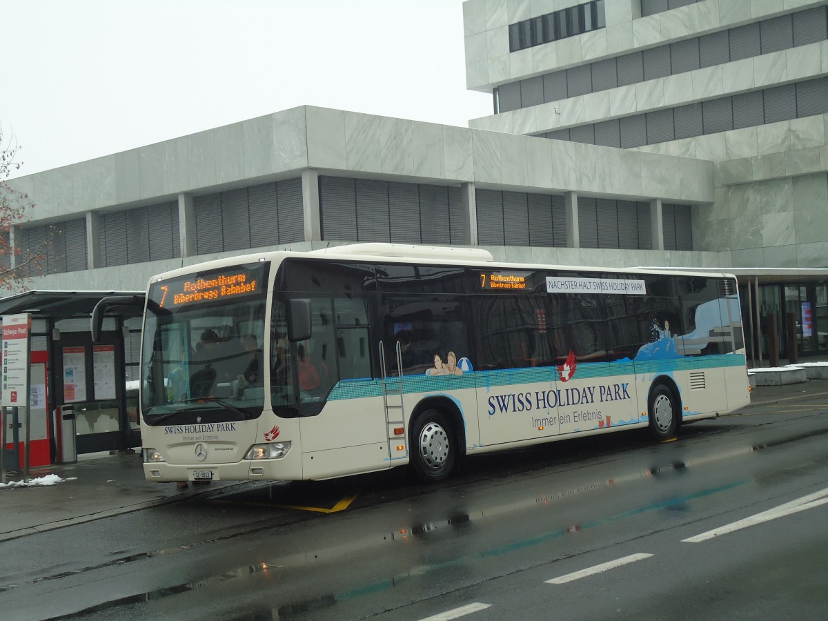 (148'141) - AAGS Schwyz - Nr. 13/SZ 5813 - Mercedes am 23. November 2013 in Schwyz, Post