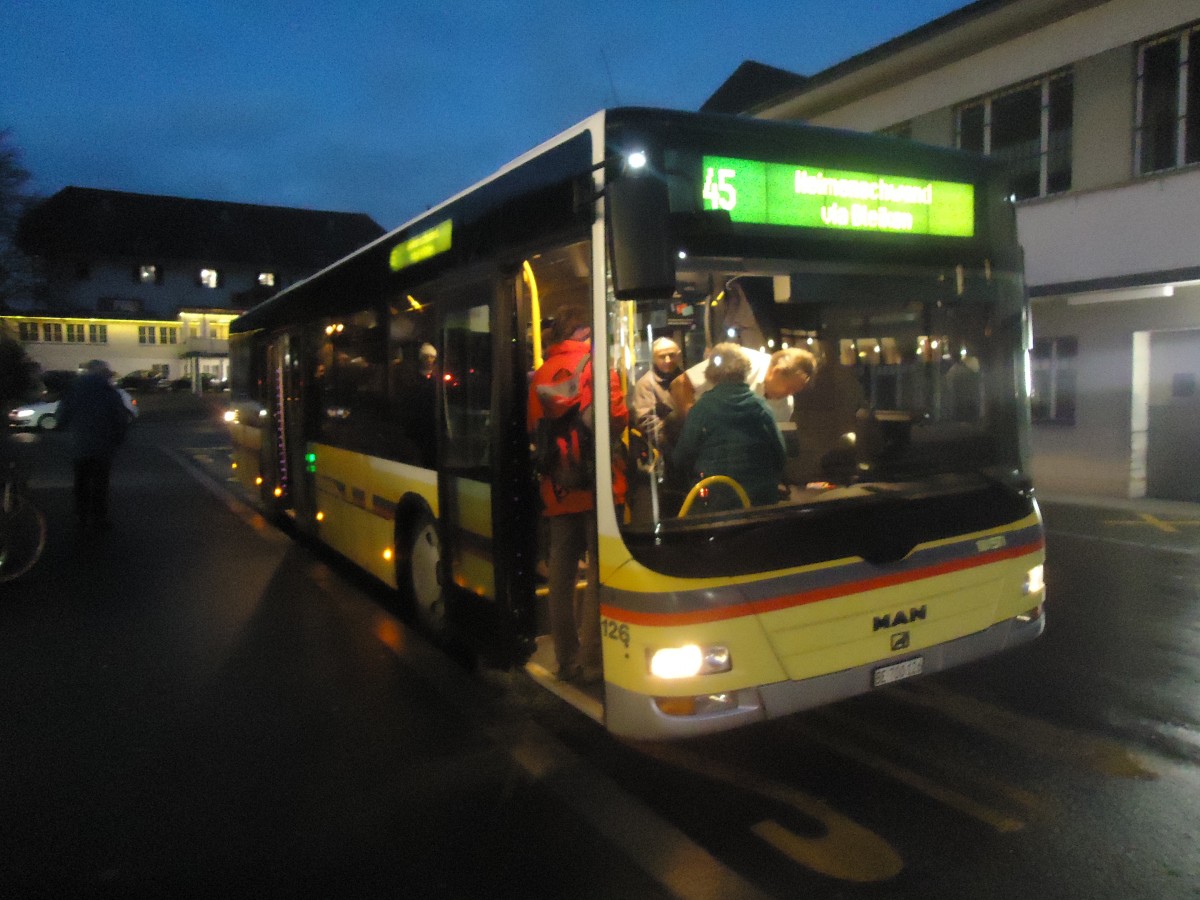 (148'311) - STI Thun - Nr. 126/BE 700'126 - MAN am 14. Dezember 2013 beim Bahnhof Oberdiessbach