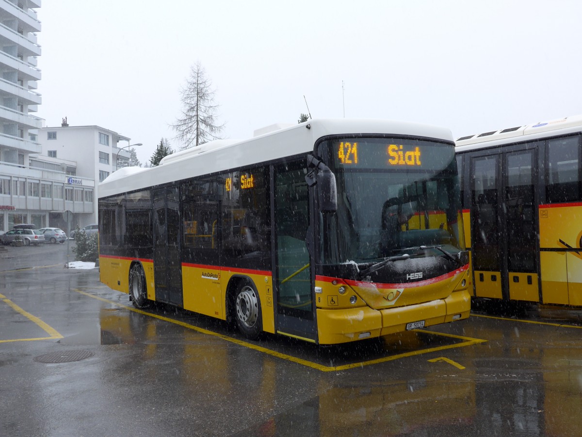 (149'051) - Fontana, Ilanz - Nr. 8/GR 50'214 - Scania/Hess am 1. Mrz 2014 beim Bahnhof Ilanz