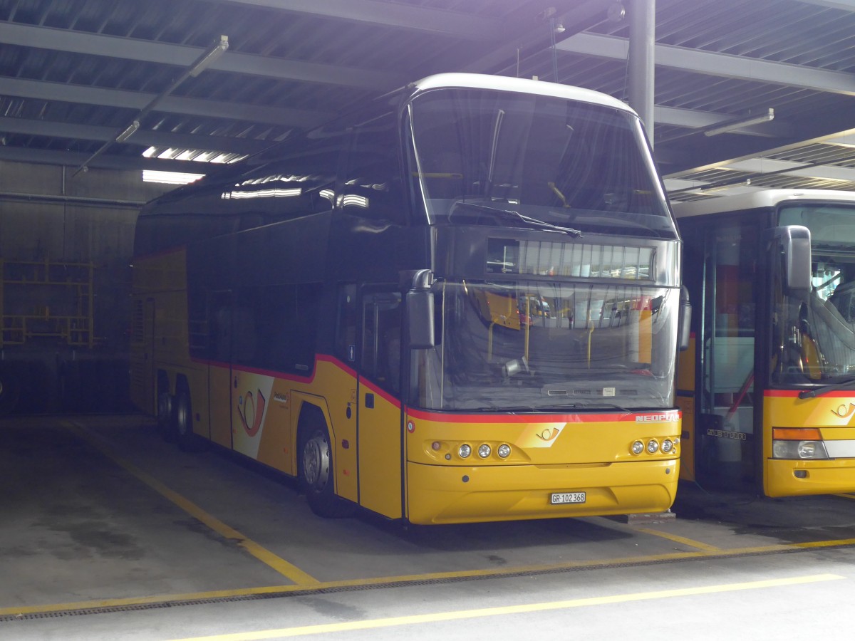 (149'119) - PostAuto Graubnden - GR 102'368 - Neoplan am 1. Mrz 2014 in Chur, Garage