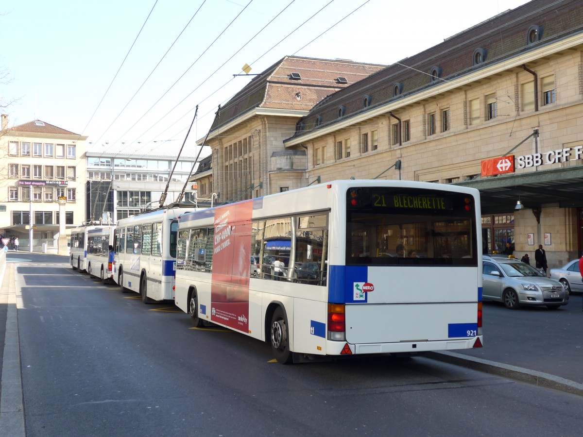 (149'255) - TL Lausanne - Nr. 921 - Lanz+Marti/Hess Personenanhnger am 9. Mrz 2014 beim Bahnhof Lausanne