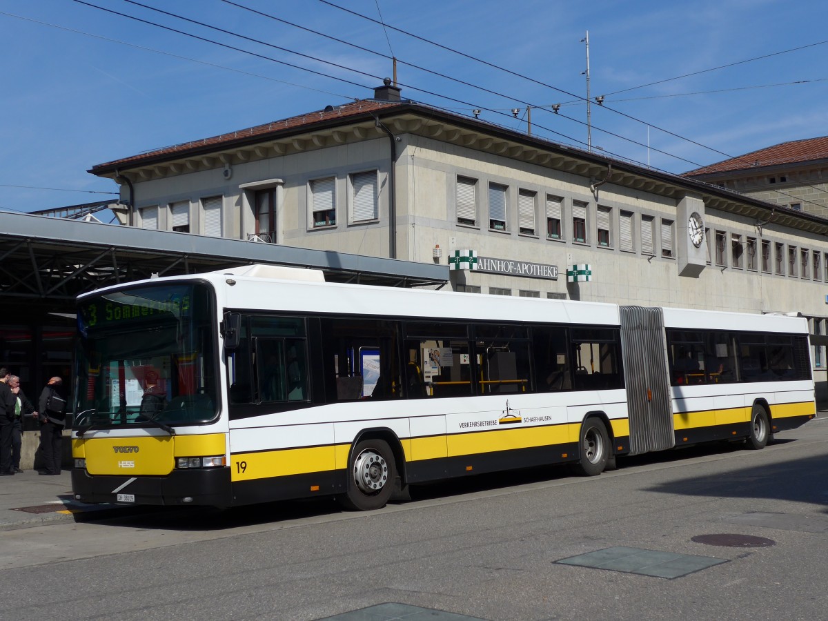 (149'417) - VBSH Schaffhausen - Nr. 19/SH 38'019 - Volvo/Hess am 29. Mrz 2014 beim Bahnhof Schaffhausen