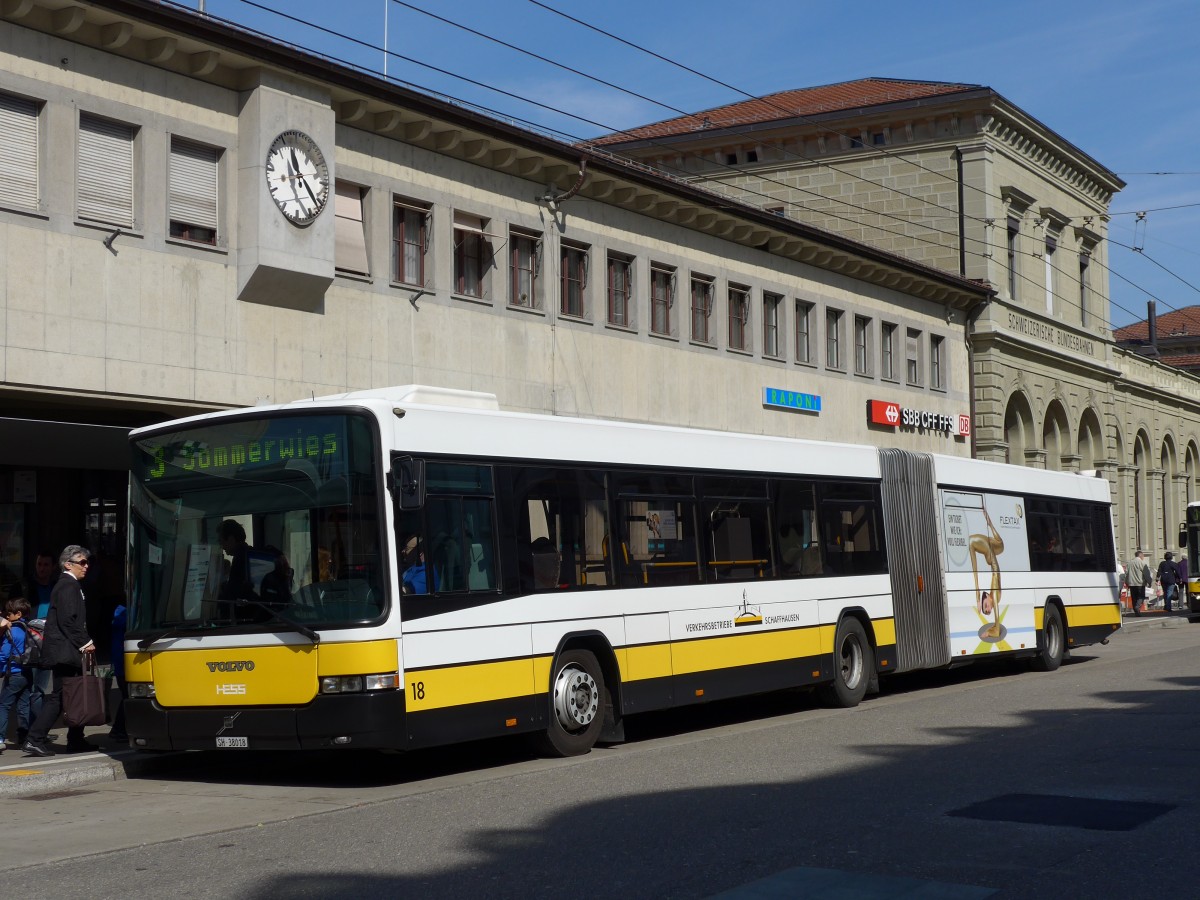 (149'427) - VBSH Schaffhausen - Nr. 18/SH 38'018 - Volvo/Hess am 29. Mrz 2014 beim Bahnhof Schaffhausen