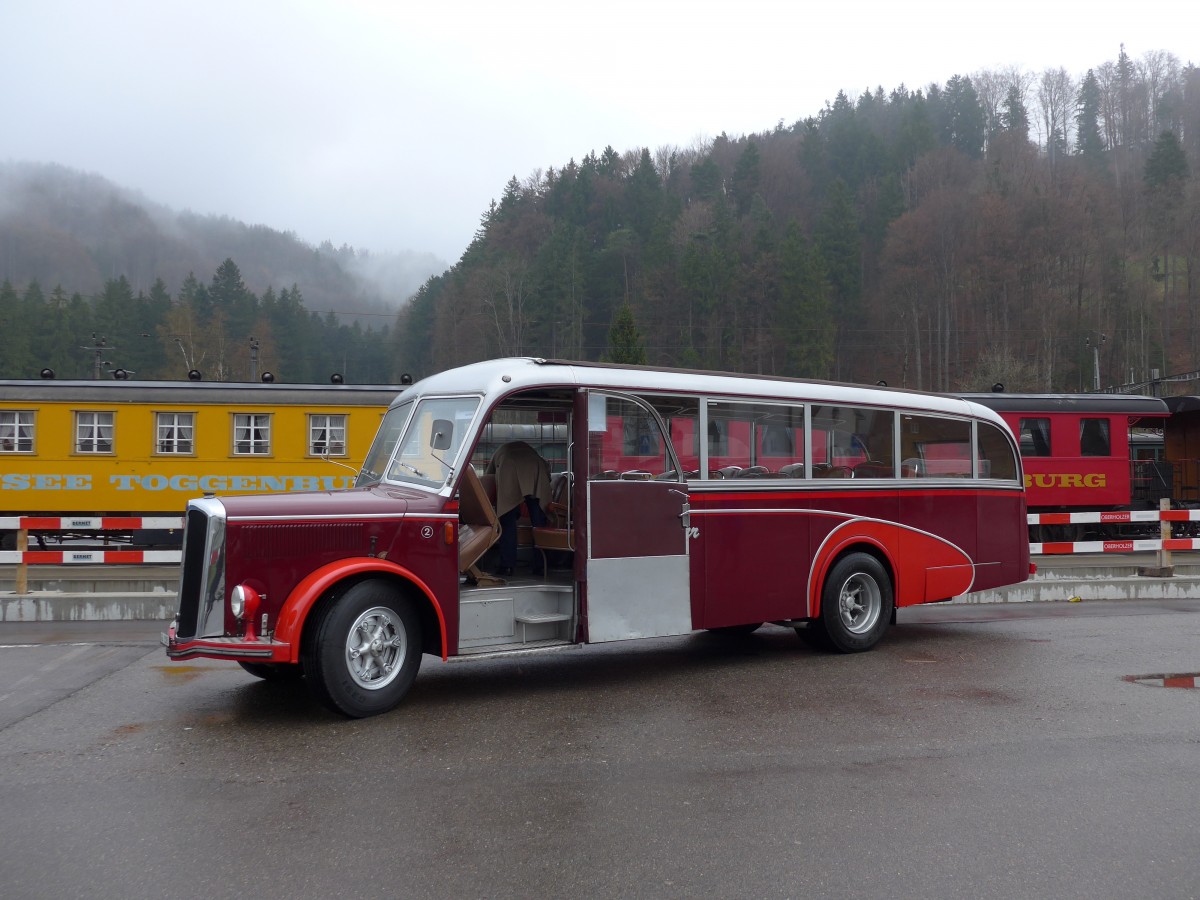 (149'580) - Biegger, Uster - Nr. 2/GL 1393 - Saurer/Lauber (ex Tlverbier, Verbier Nr. 2; ex Werkbus; ex Rey, Ayent) am 6. April 2014 beim Bahnhof Bauma