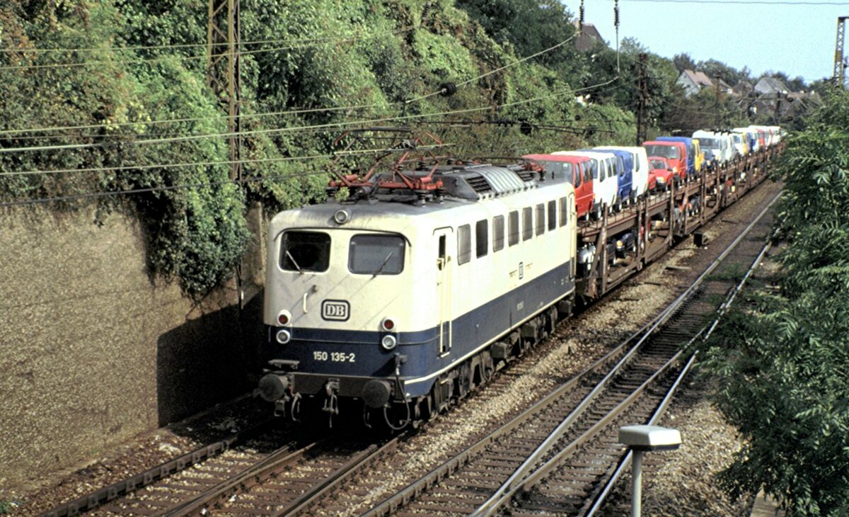 150 135-2 mit Autotransporterzug in Ulm am 13.09.1987.
