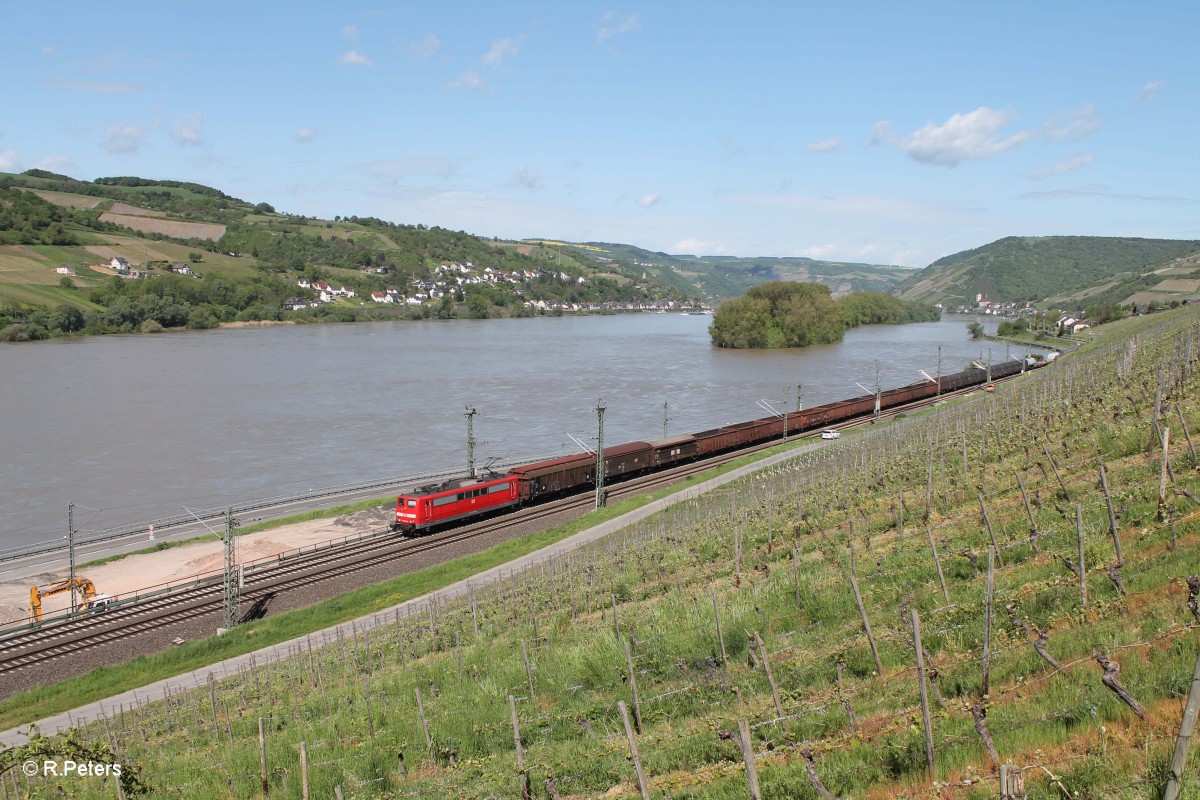 151 061-9 mit einem gemischten G�terzug kurz hinter Lorch am Rhein. 05.05.15