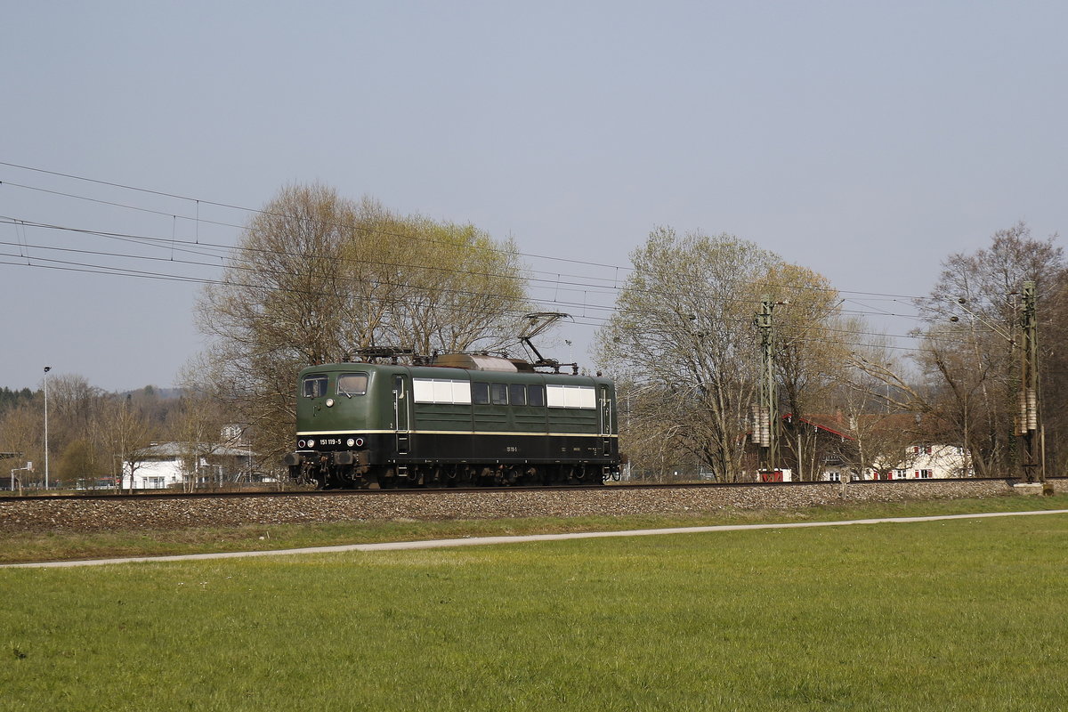 151 119-5 auf dem Weg nach Freilassing. Aufgenommen am 29. Mrz 2017 kurz nach Prein am Chiemsee.