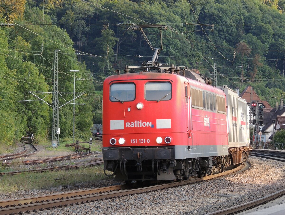 151 131-0 mit Containerzug in Geislingen/Steige am 20.09.2012.