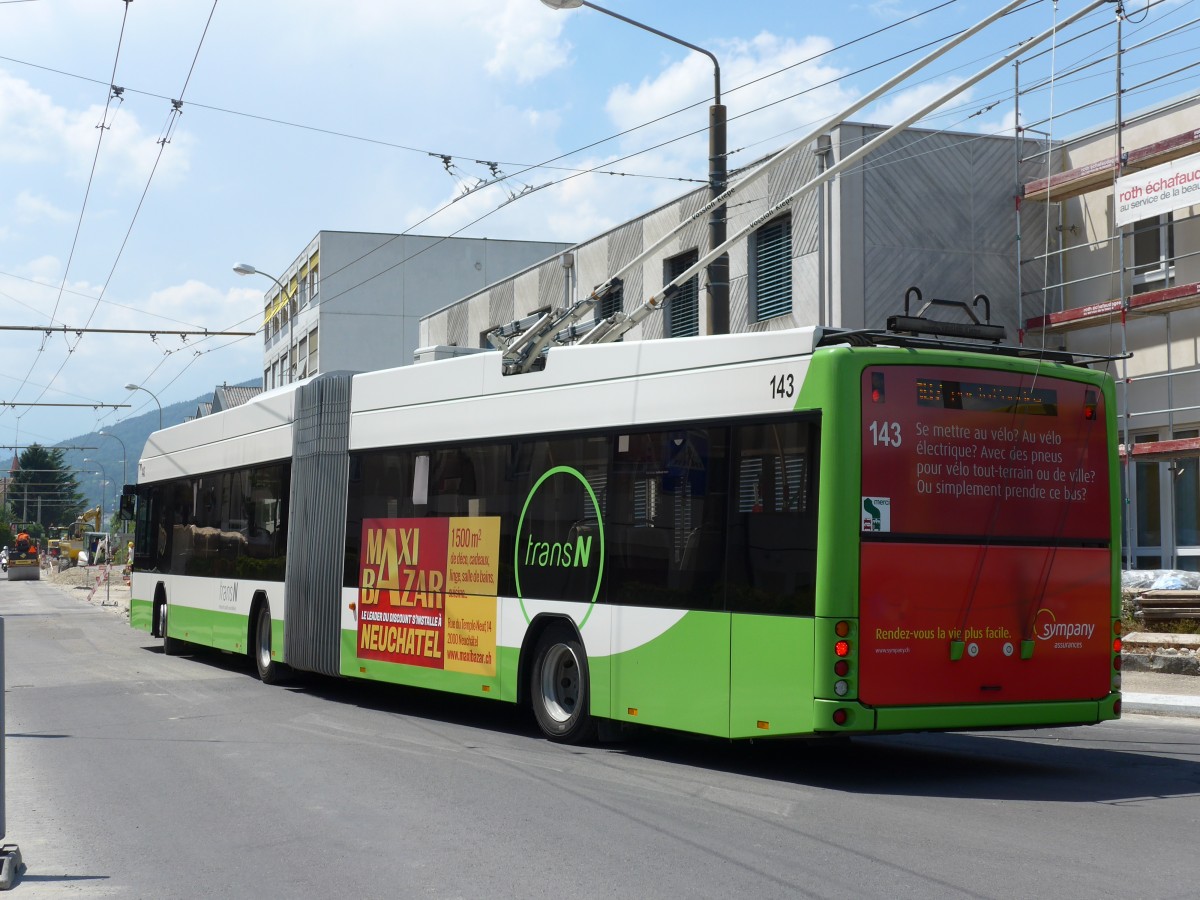 (151'478) - transN, La Chaux-de-Fonds - Nr. 143 - Hess/Hess Gelenktrolleybus (ex TN Neuchtel Nr. 143) am 12. Juni 2014 beim Bahnhof Marin