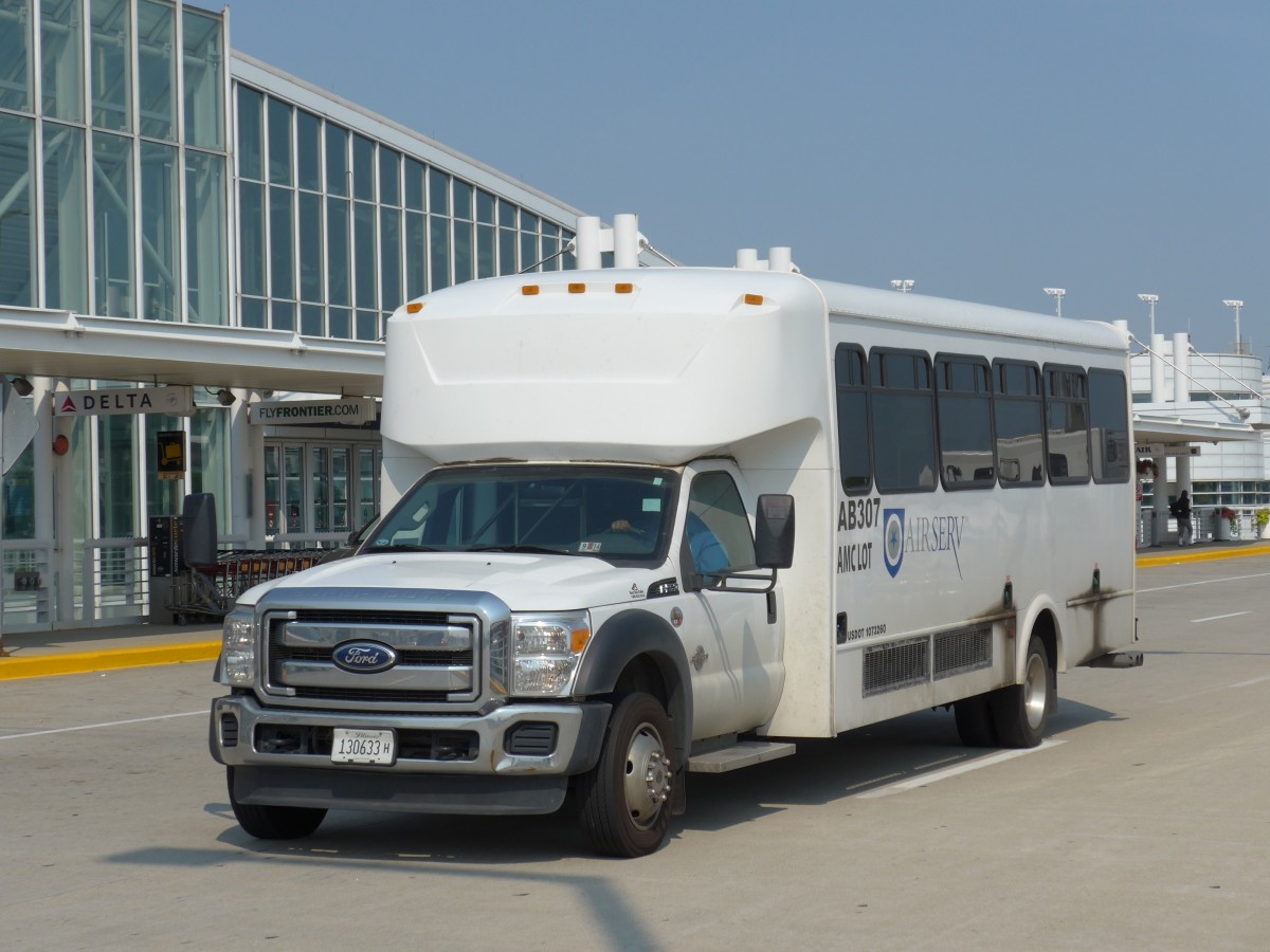 (153'326) - Air Serv, Atlanta - Nr. AB307/130'633 H - Ford am 20. Juli 2014 in Chicago, Airport O'Hare