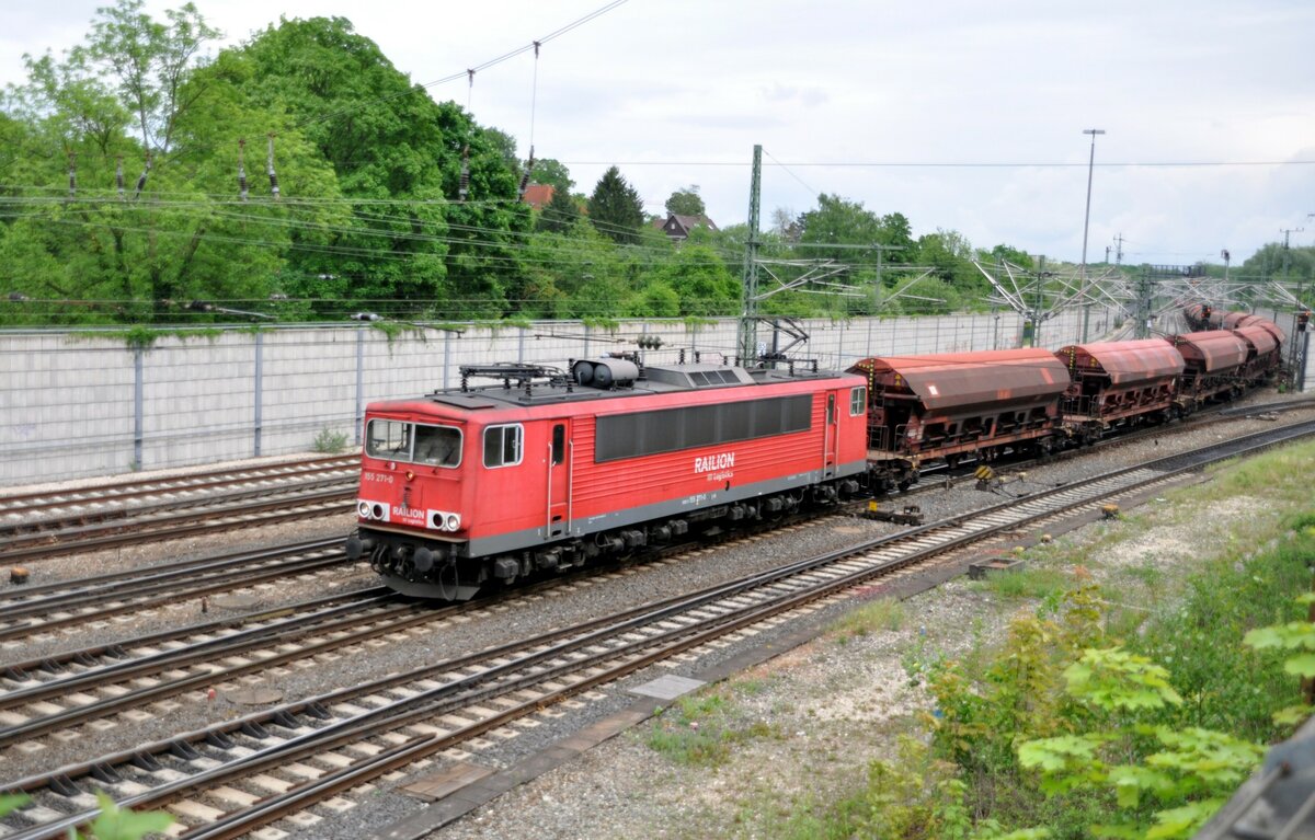 155 271-0 mit Schotterwagen in Ulm am 12.05.2012.