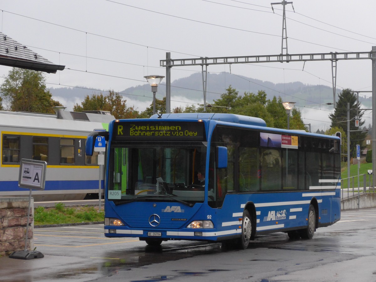 (155'772) - AFA Adelboden - Nr. 92/BE 26'704 - Mercedes (ex Nr. 4) am 13. Oktober 2014 beim Bahnhof Wimmis