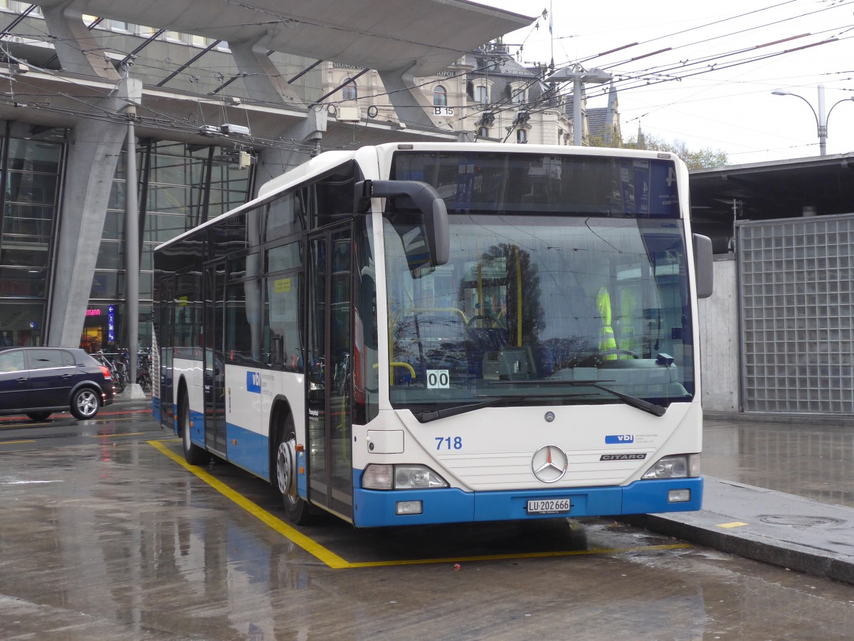 (155'967) - VBL Luzern - Nr. 718/LU 202'666 - Mercedes (ex Heggli, Kriens Nr. 718) am 25. Oktober 2014 beim Bahnhof Luzern