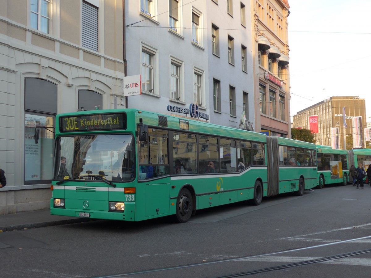 (156'180) - BVB Basel - Nr. 733/BS 3233 - Mercedes (ex VAG Freiburg/D Nr. 930) am 27. Oktober 2014 beim Bahnhof Basel