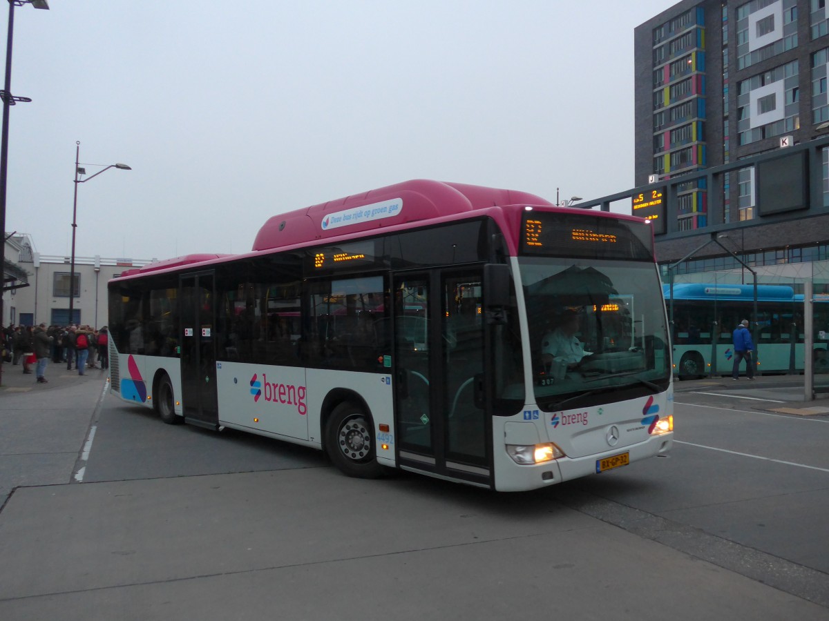 (157'094) - Breng, Ijsselmuiden - Nr. 4492/BX-GP-32 - Mercedes am 20. November 2014 beim Bahnhof Nijmegen