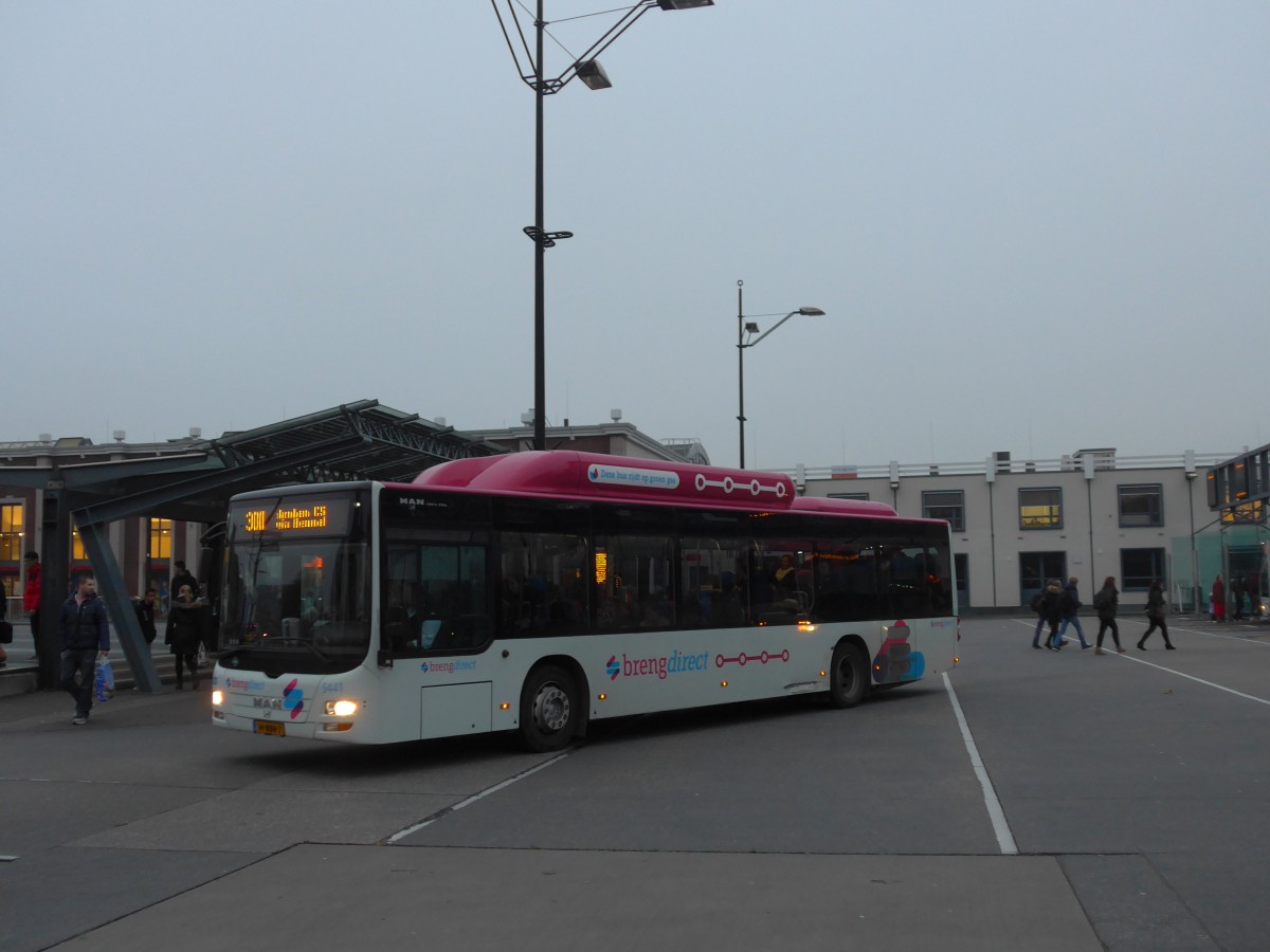 (157'106) - Breng, Ijsselmuiden - Nr. 5441/14-BBH-7 - MAN am 20. November 2014 beim Bahnhof Nijmegen