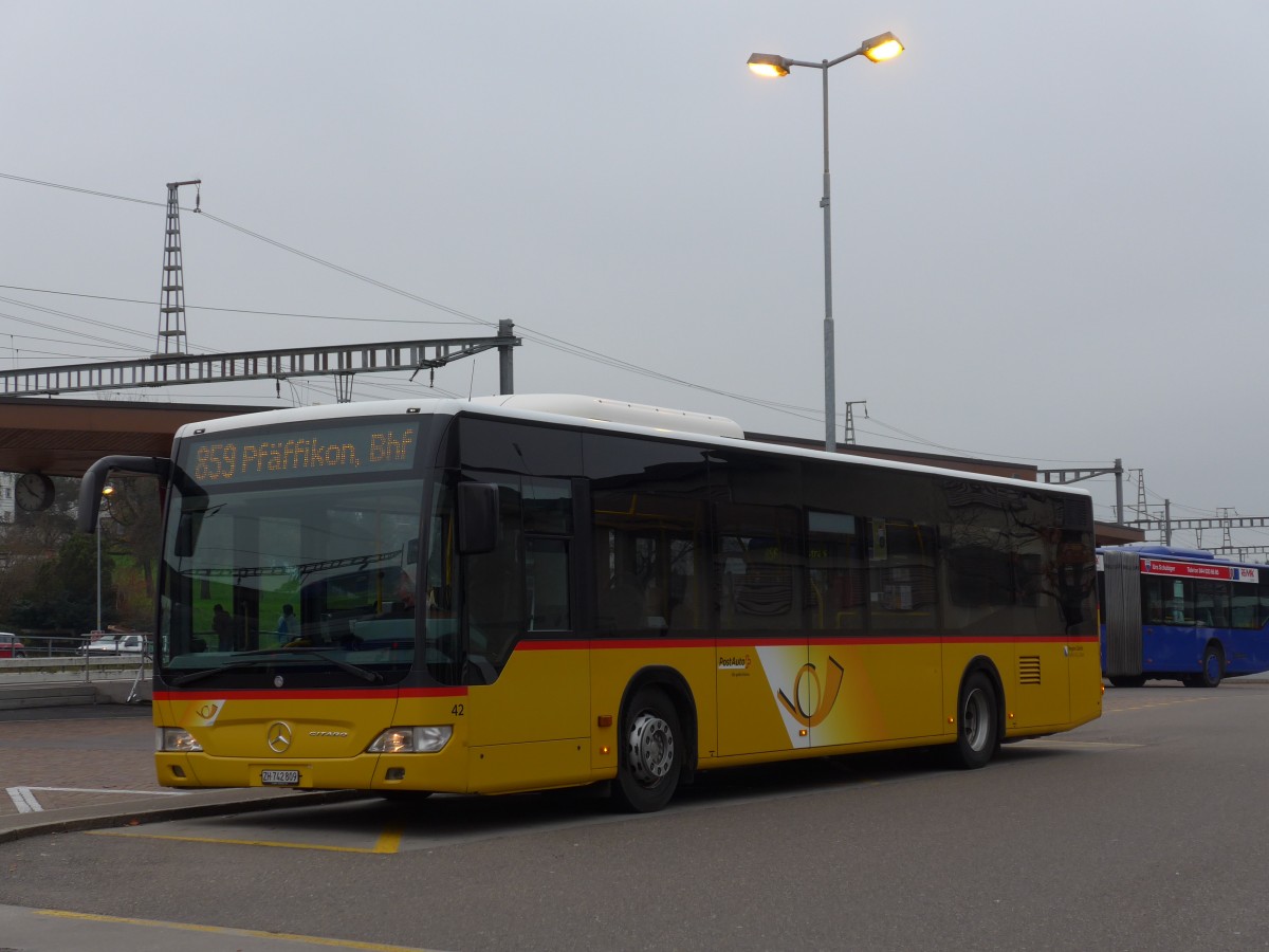 (157'546) - Ryffel, Uster - Nr. 239(42)/ZH 742'809 - Mercedes am 26. November 2014 beim Bahnhof Wetzikon