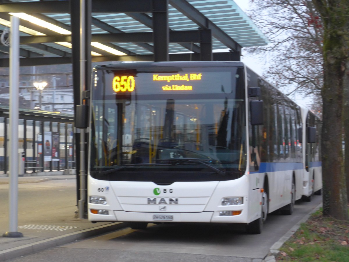 (157'563) - ATE Bus, Effretikon - Nr. 60/ZH 526'160 - MAN am 26. November 2014 beim Bahnhof Effretikon